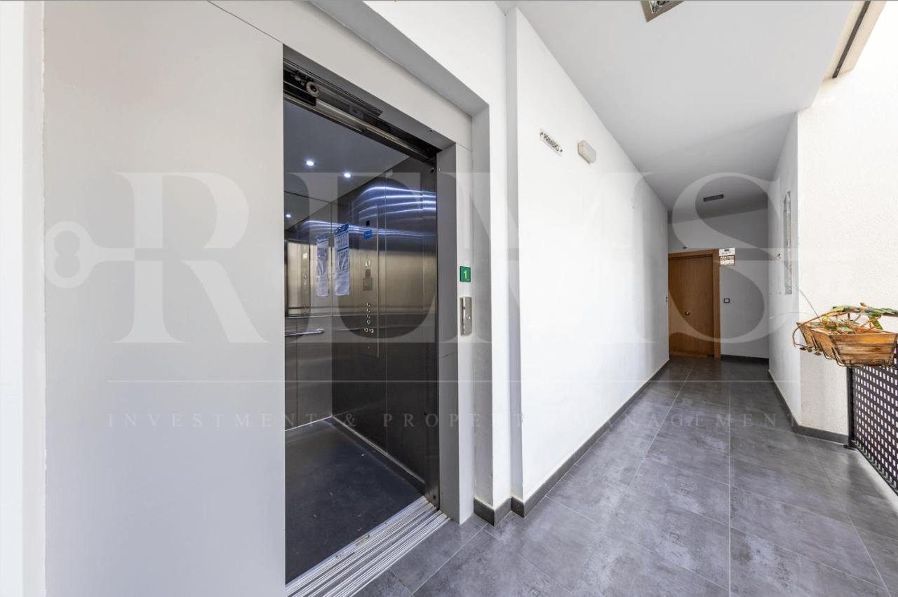 Relaxing Apartment With Community Pool & Parking- Center Màlaga Exteriér fotografie